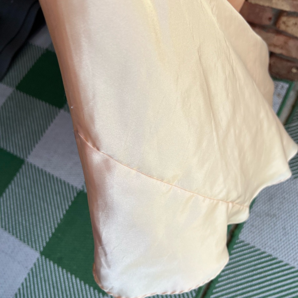 Private Luxuries Natori yellow satin and white lace long capped sleeve nightgown - Picture 4 of 5